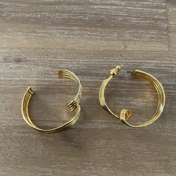 Twisted hoop earrings - Picture 2 of 3